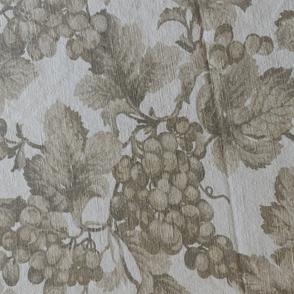 Williams Sonoma 70"X90" Tablecloth - Picture 3 of 6
